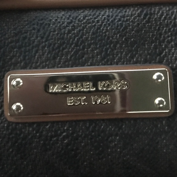 Michael Kors crossbody purse - Picture 3 of 4